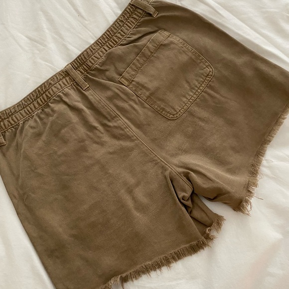 BRAND NEW AERI CARGO SHORTS. Size medium. Camel color high waisted. - Picture 5 of 5